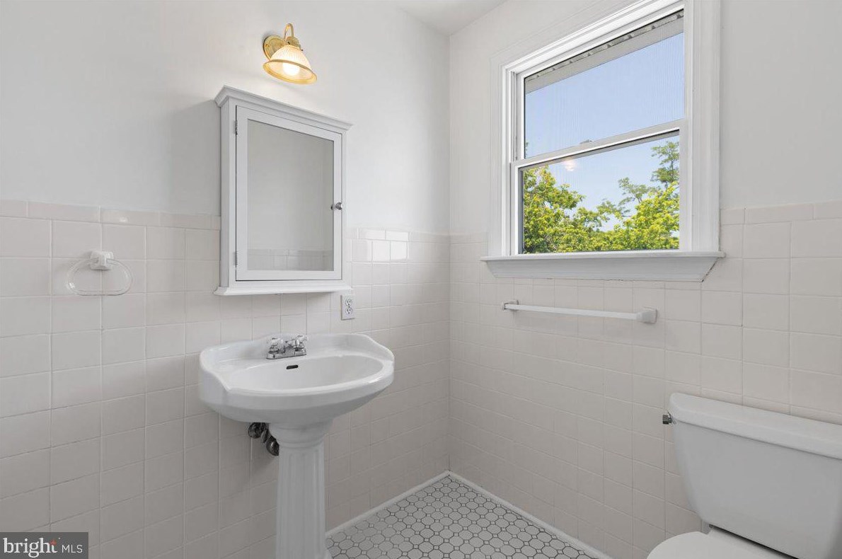 9123 Atlantic Ave, Holland Point MD 20714-4049 exterior