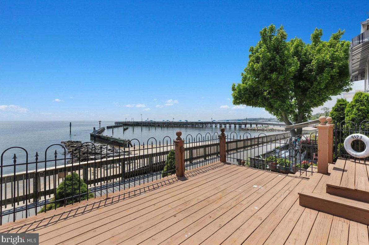 9123 Atlantic Ave, Holland Point MD 20714-4049 exterior