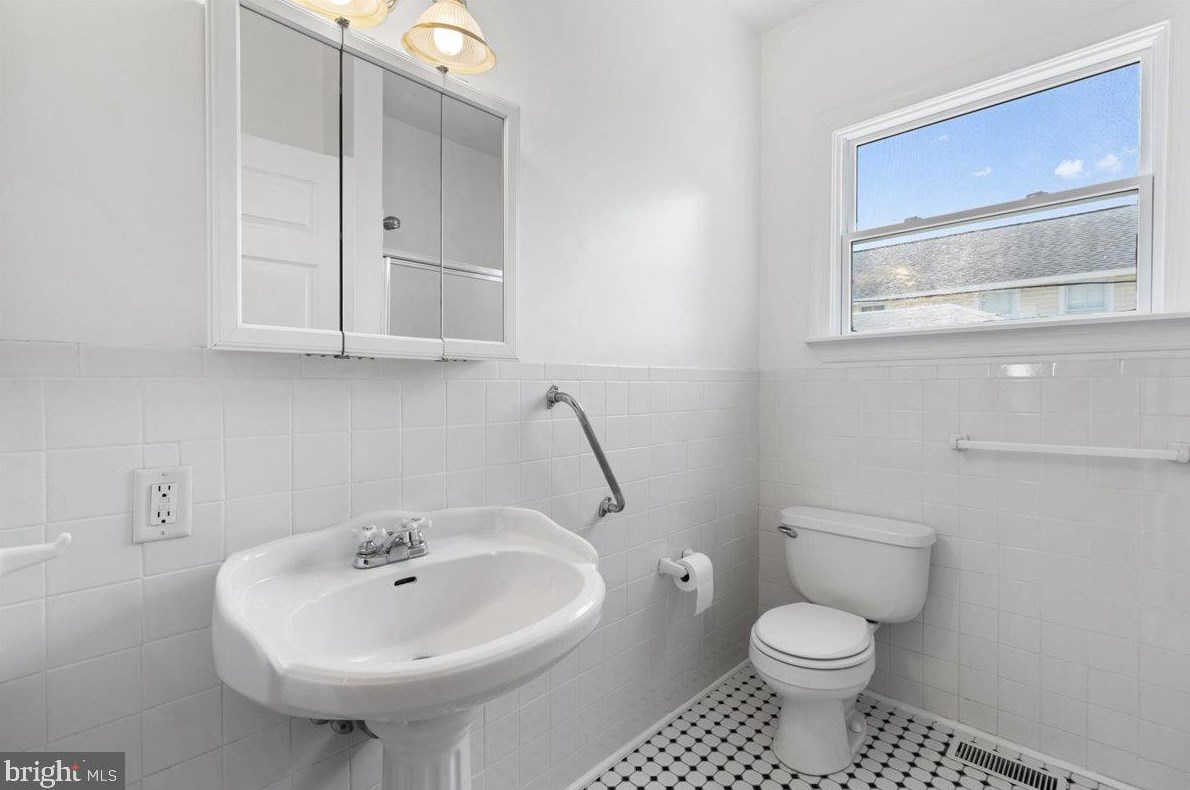 9123 Atlantic Ave, Holland Point MD 20714-4049 exterior