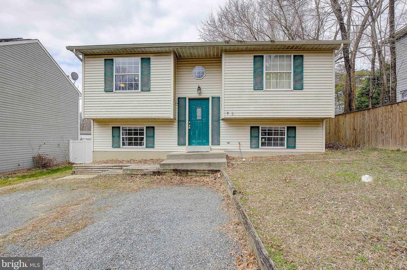 8303 Circle Dr, Lusby, MD 20657-2089