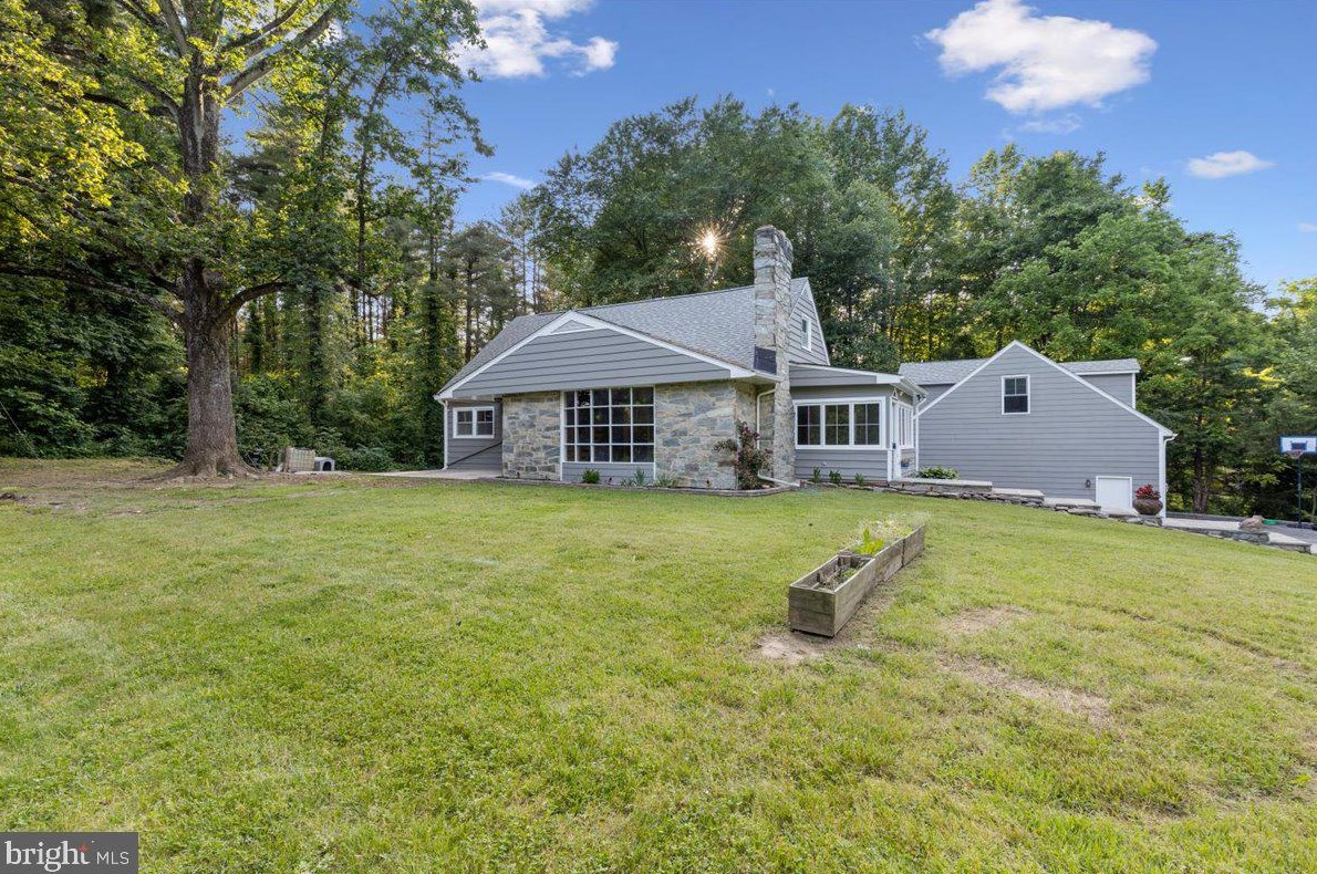 1100 Plum Point Rd, Huntingtown MD  20639-9247 exterior