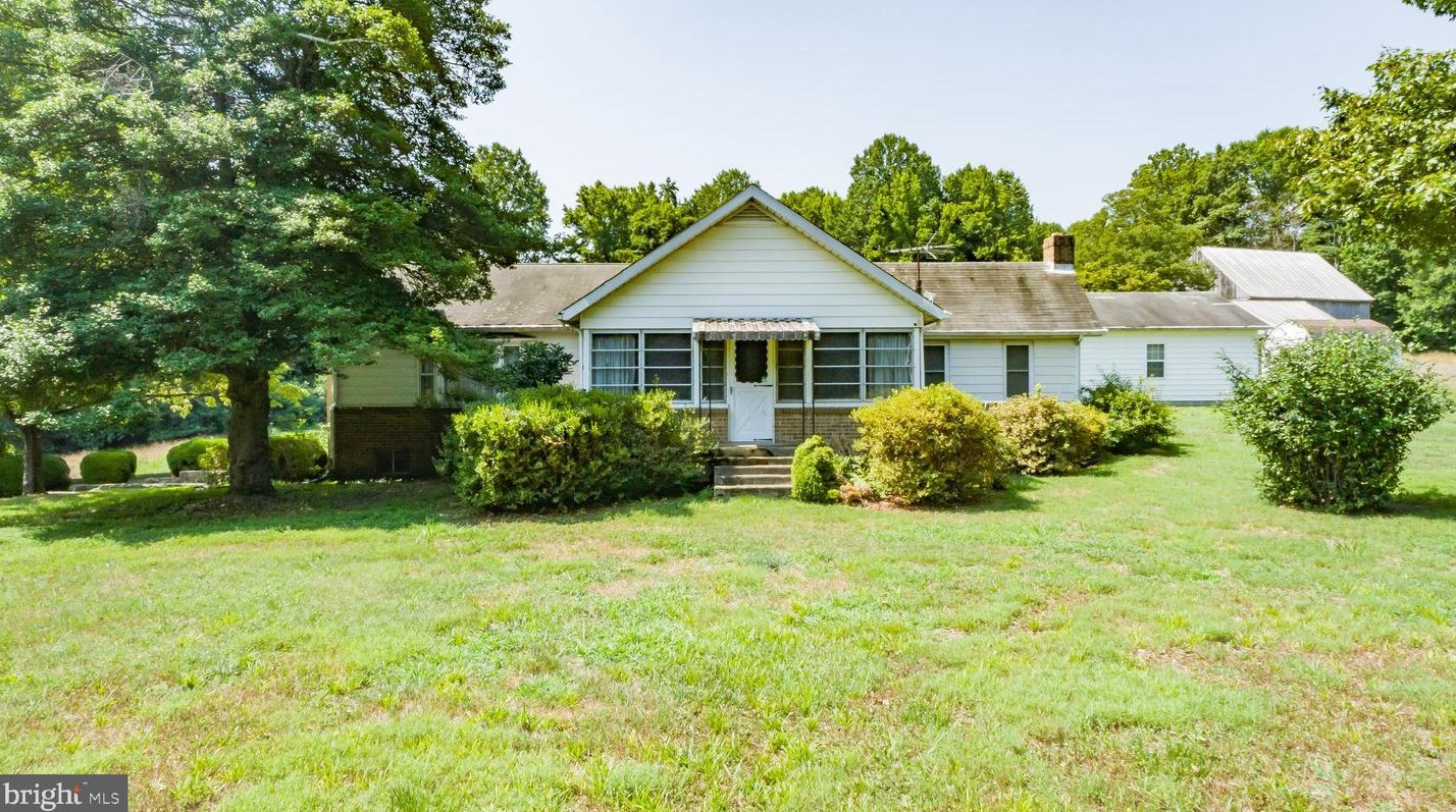 3695 Plum Point Rd, Huntingtown, MD 20639-8310