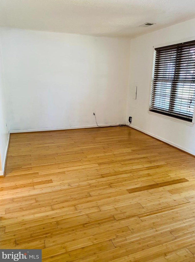 2064 Tanglewood Dr, Waldorf, MD 20601-5227
