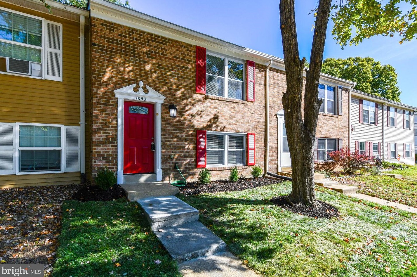 1053 Dorset Dr, Waldorf, MD 20602-1968