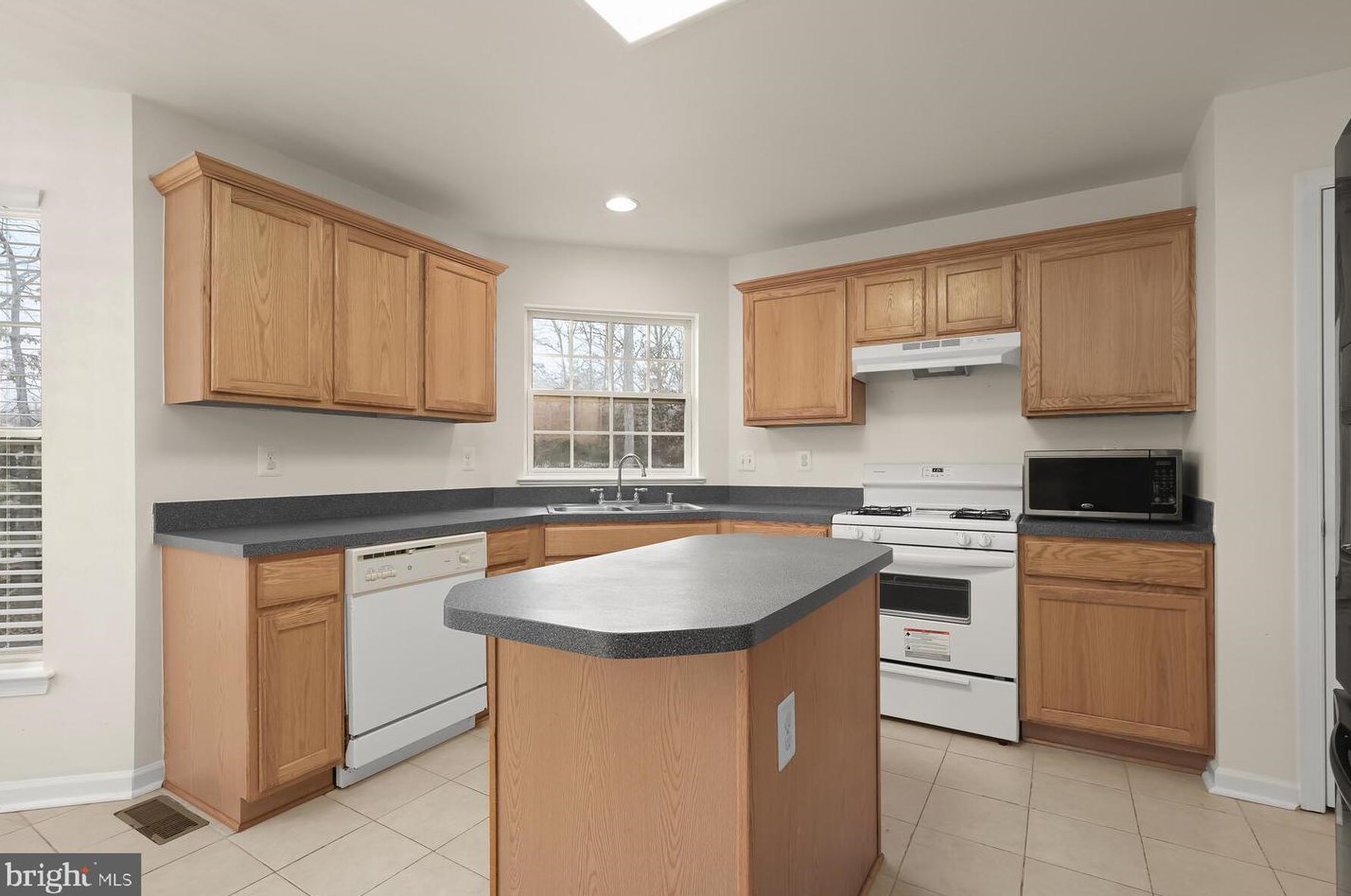 10543 Sugarberry St, Waldorf MD  20603-5715 exterior