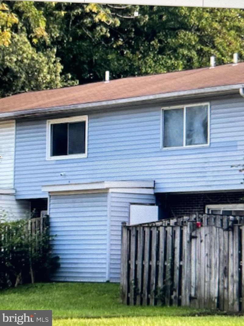 11794 Oak Manor Dr, Waldorf, MD 20601-8634