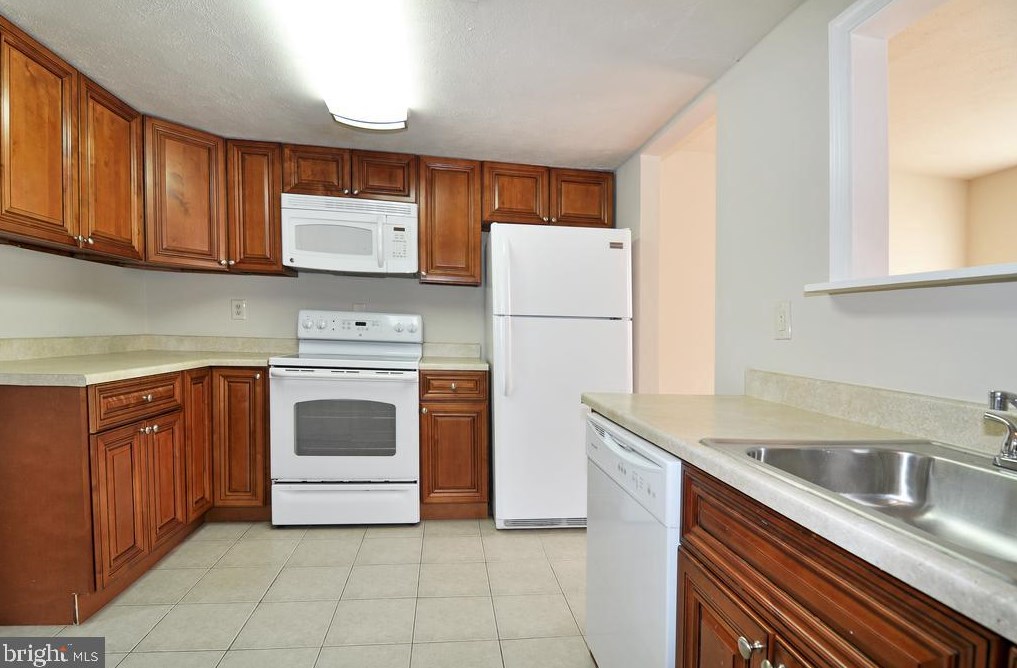 1043 Dorset Dr, Waldorf, MD 20602-1968