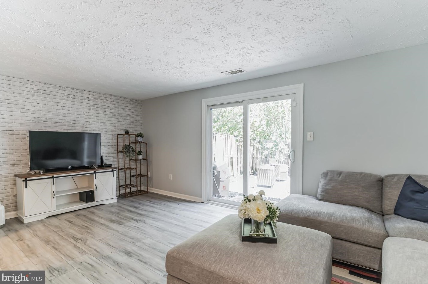 1572 Pin Oak Dr, Waldorf MD  20601-3587 exterior