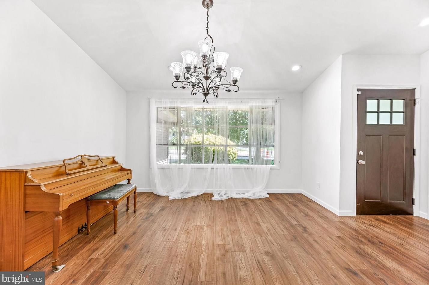 2202 Pinefield Rd, Waldorf, MD 20601-3360
