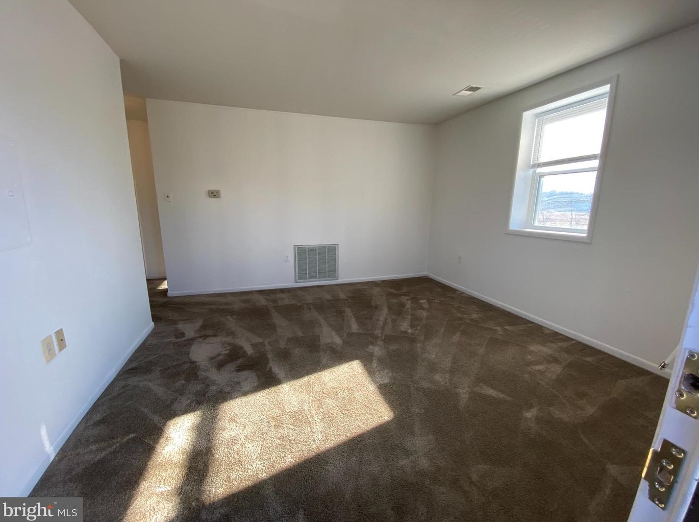 2493 Old Washington Rd, Waldorf, MD 20601