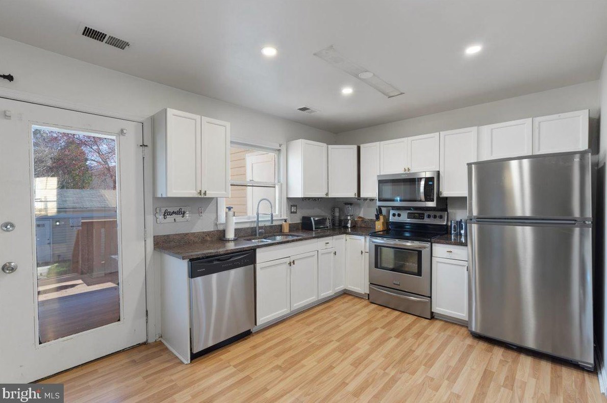 3933 Wintergreen Pl, Waldorf MD  20602-2655 exterior