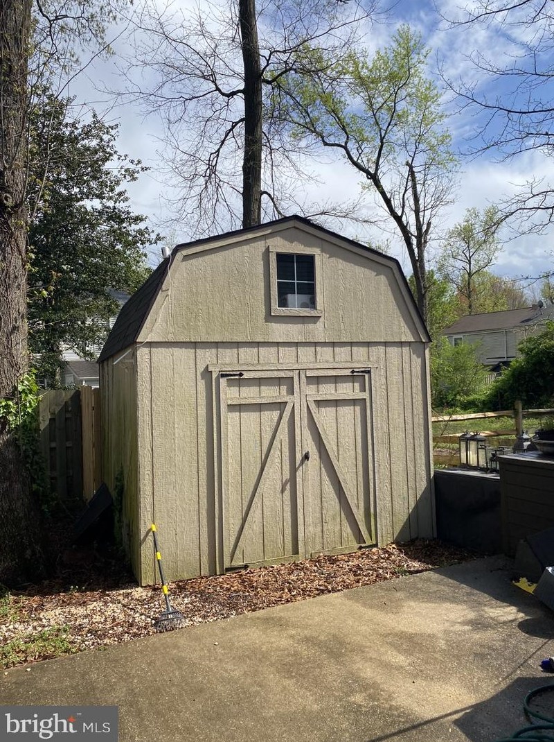 709 Barrington Dr, Waldorf, MD 20602-2832