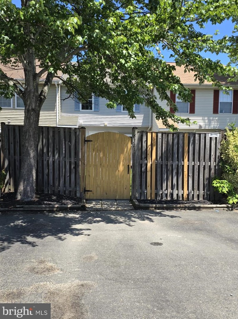 6321 Deerwood Ct, Waldorf, MD 20603