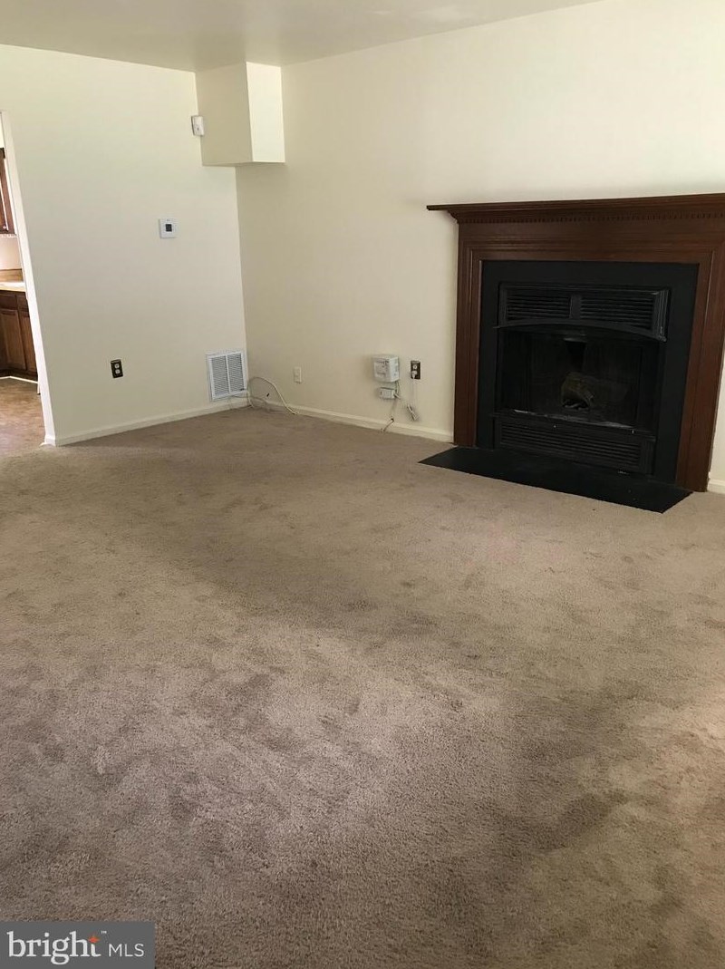 708 Barrington Dr #14c, Waldorf, MD 20602