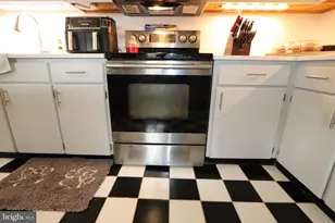 214 Washington Ave, La Plata, MD 20646 - Photo 12