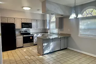 205 Heather Ct, La Plata, MD 20646 - Photo 4