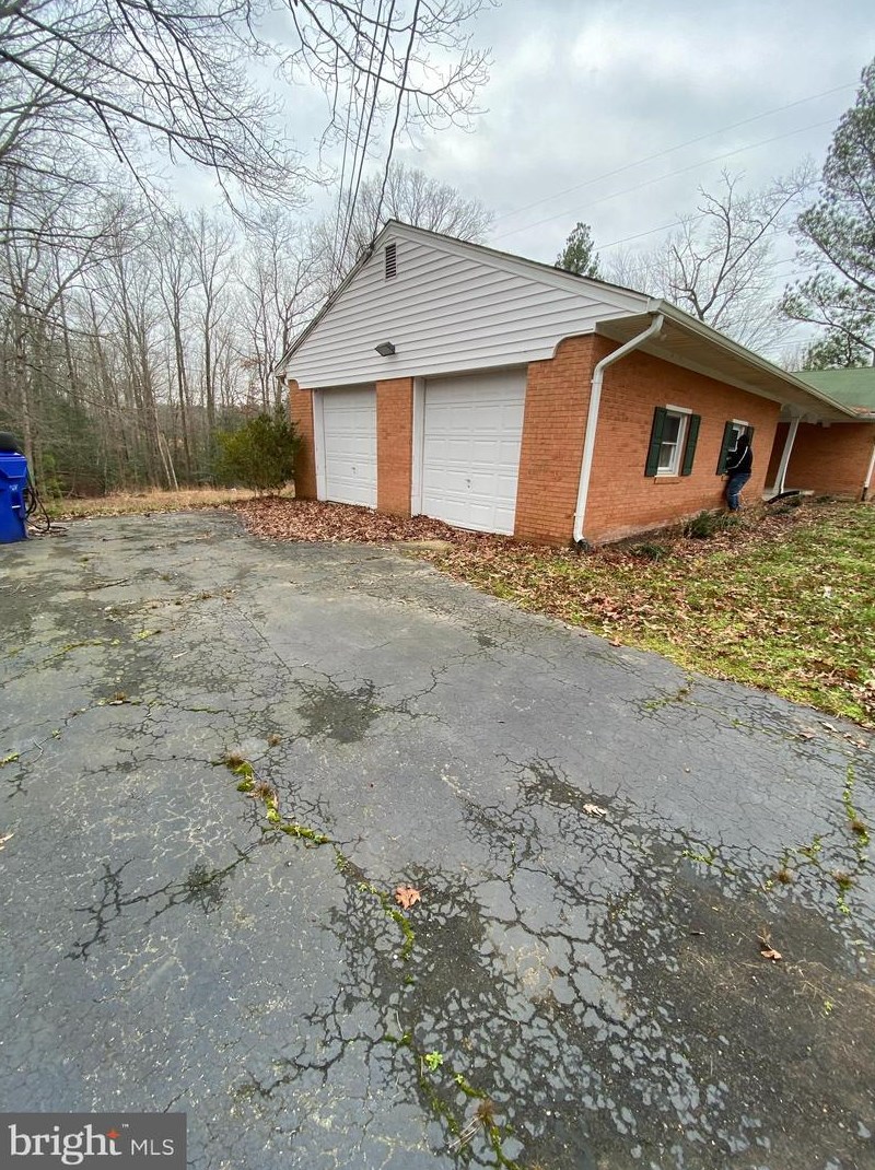 13421 Holly Spring Dr, Waldorf, MD 20601-2329