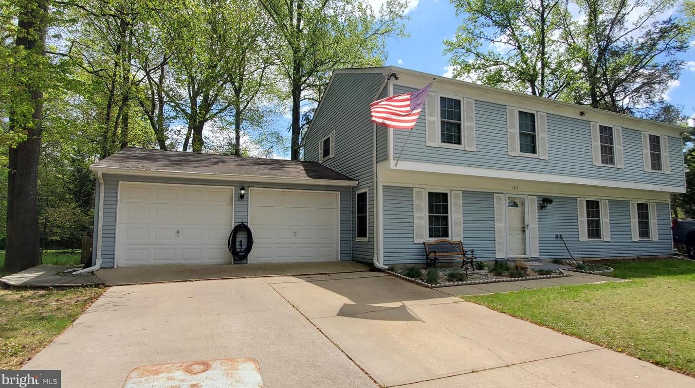 705 Barrington Dr, Waldorf, MD 20602-2830