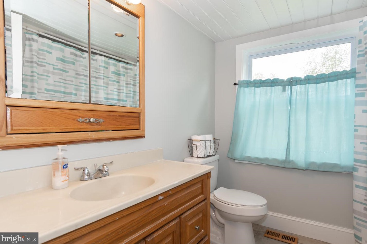 305 Maryland Ave, Ridgely MD  21660-2104 exterior