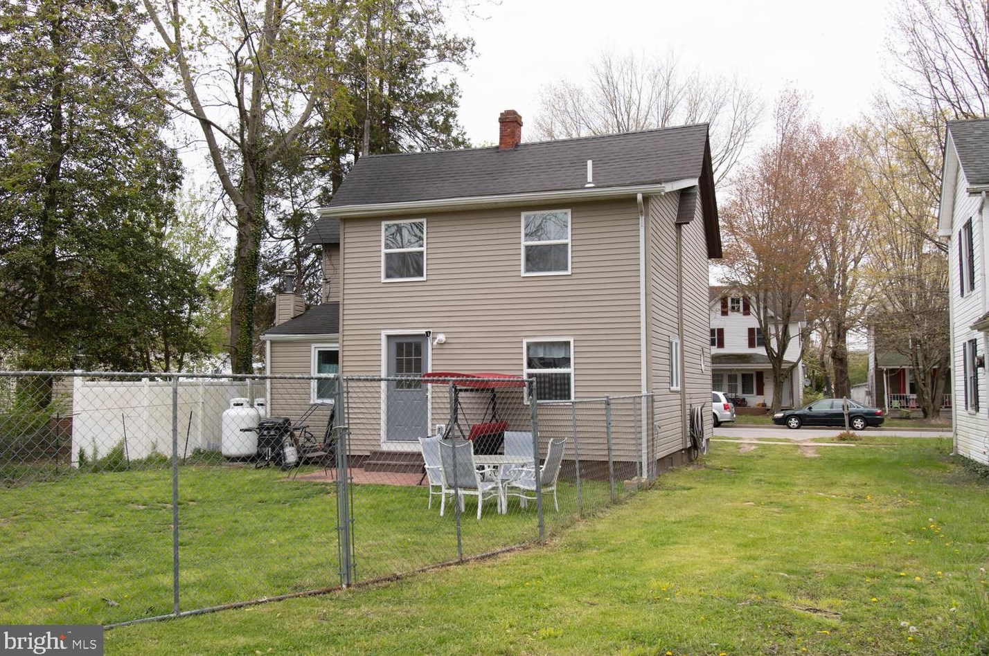 305 Maryland Ave, Ridgely MD  21660-2104 exterior