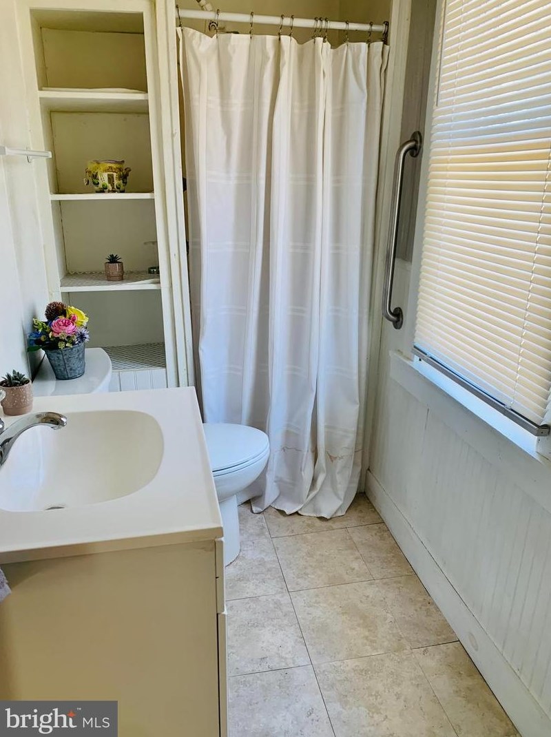 302 Railroad Ave, Ridgely MD  21660-2109 exterior