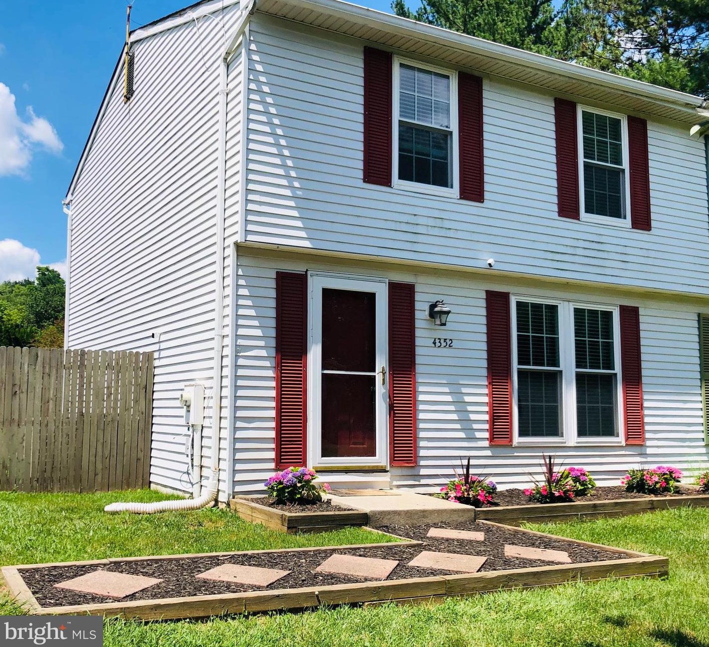 4352 Sycamore Dr, Hampstead, MD 21074-2314