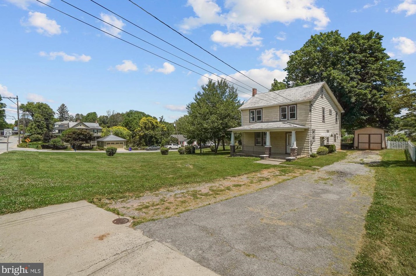 303 Park Ave, Mount Airy MD  21771-5470 exterior