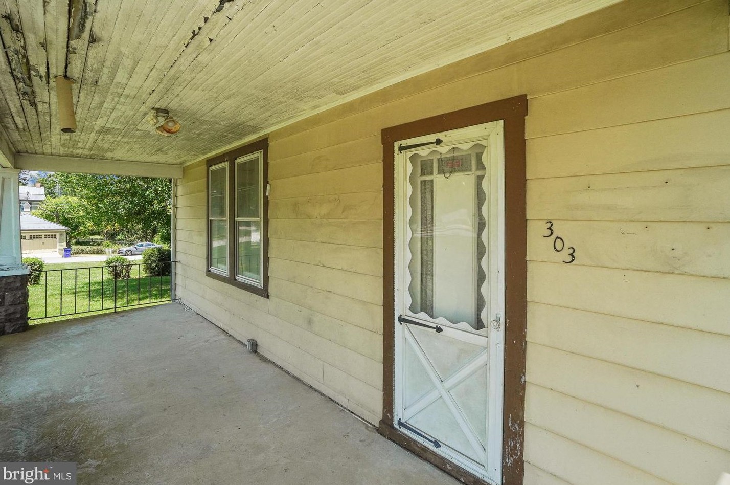 303 Park Ave, Mount Airy MD  21771-5470 exterior