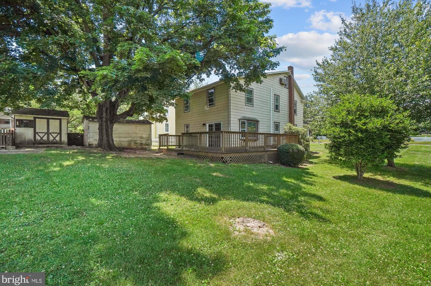 303 Park Ave, Mount Airy MD  21771-5470 exterior