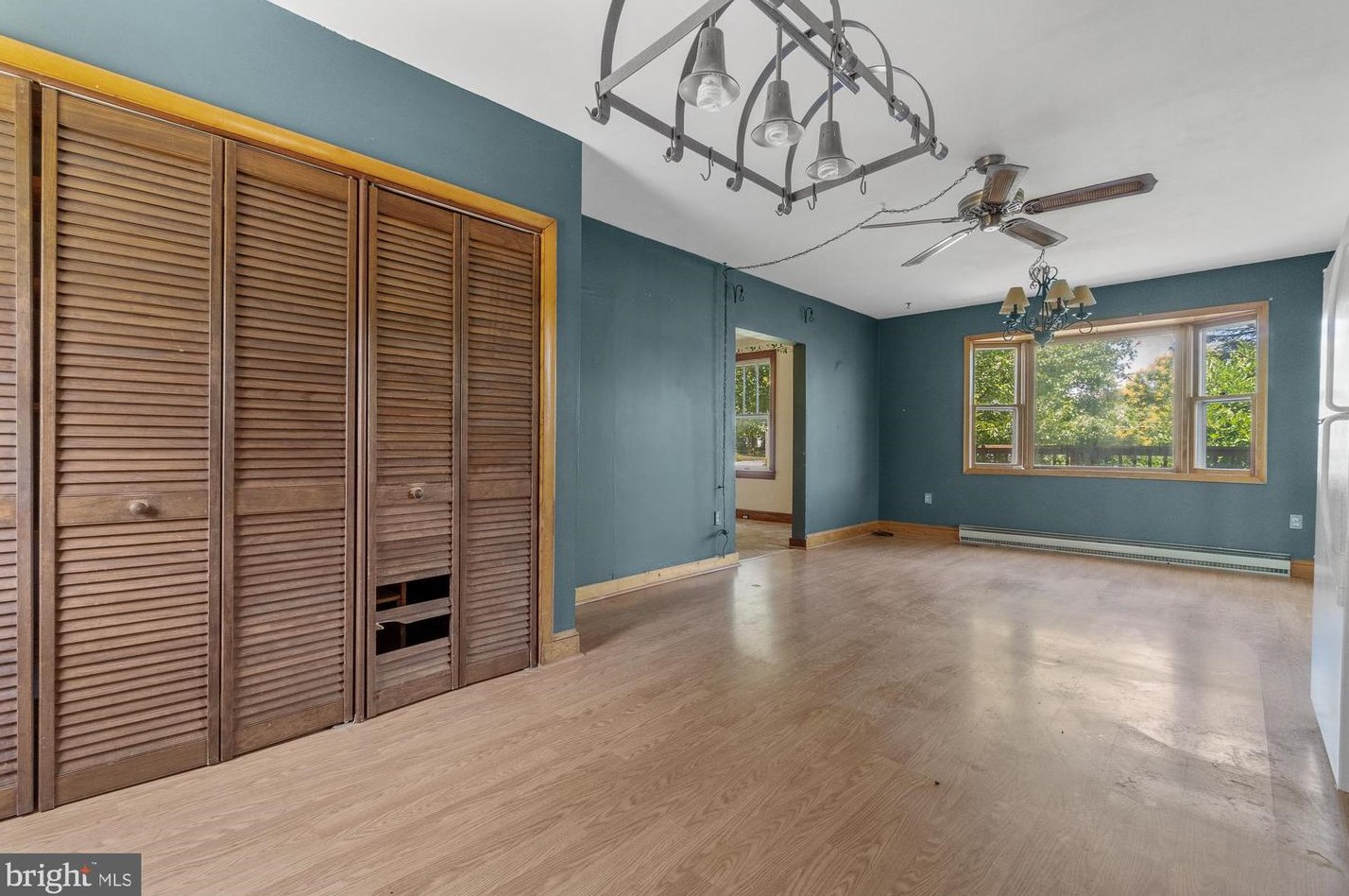 303 Park Ave, Mount Airy MD  21771-5470 exterior