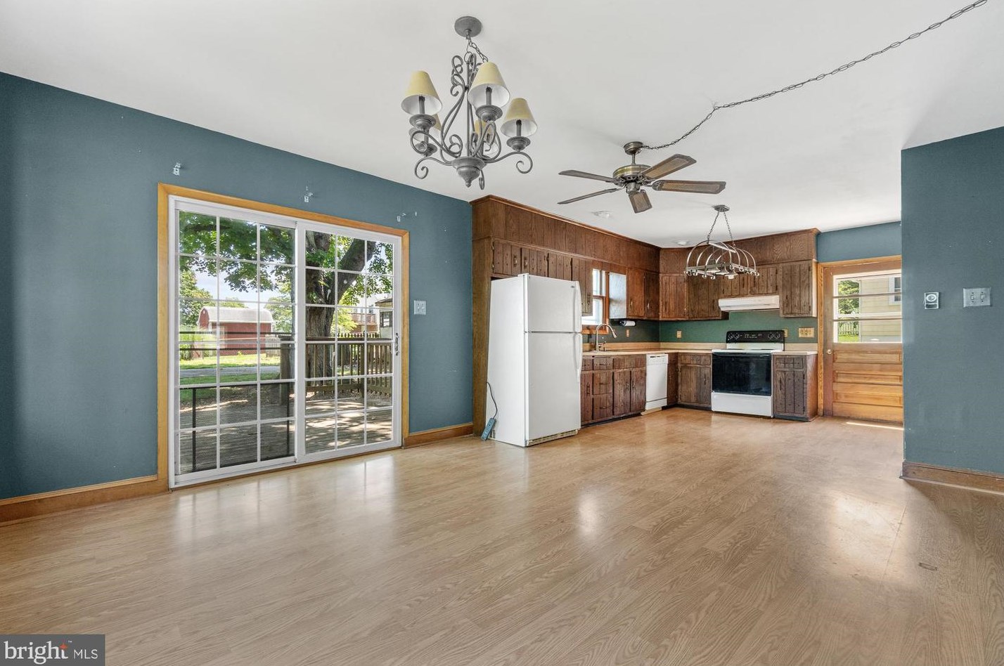 303 Park Ave, Mount Airy MD  21771-5470 exterior