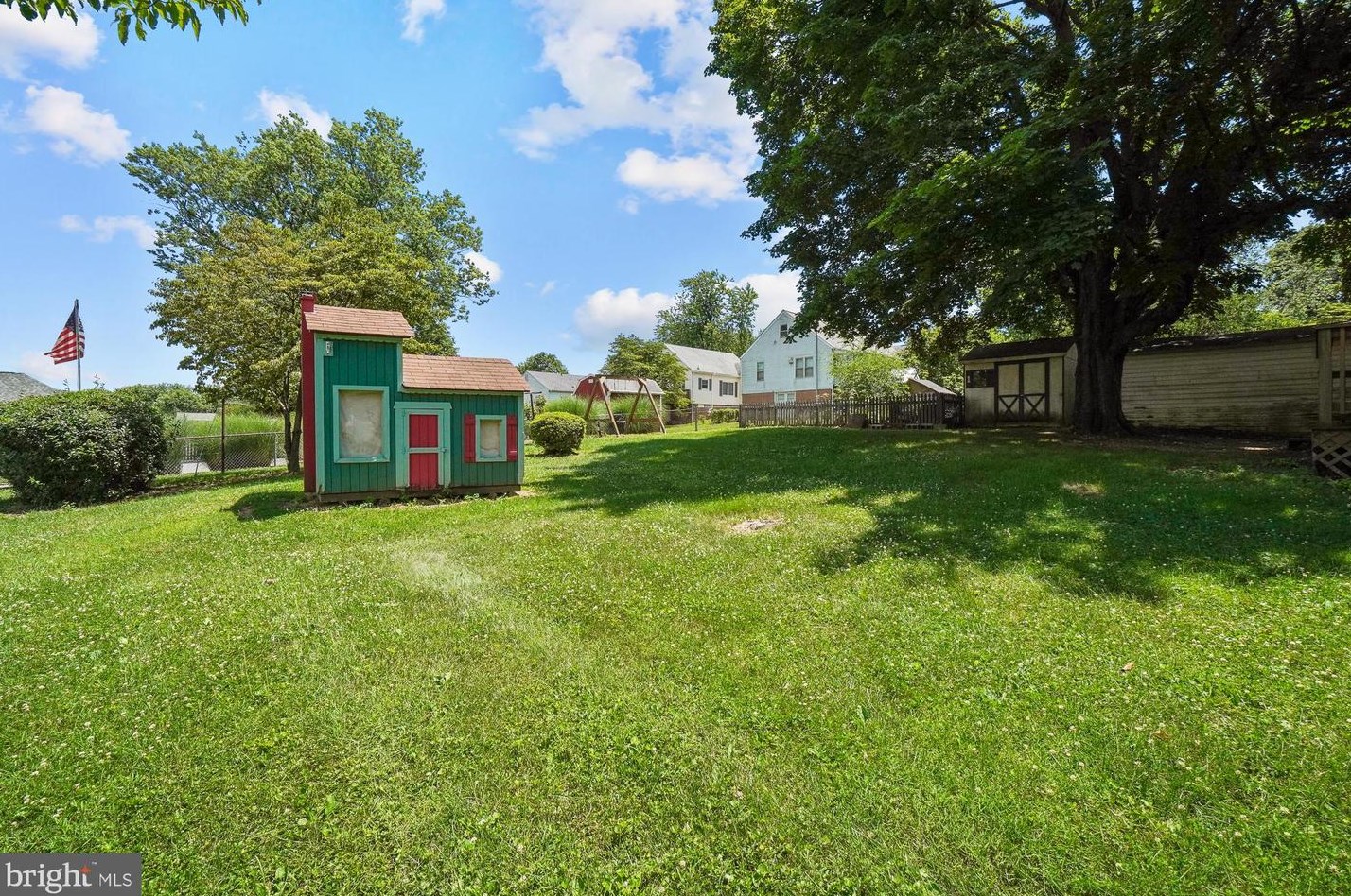 303 Park Ave, Mount Airy MD  21771-5470 exterior