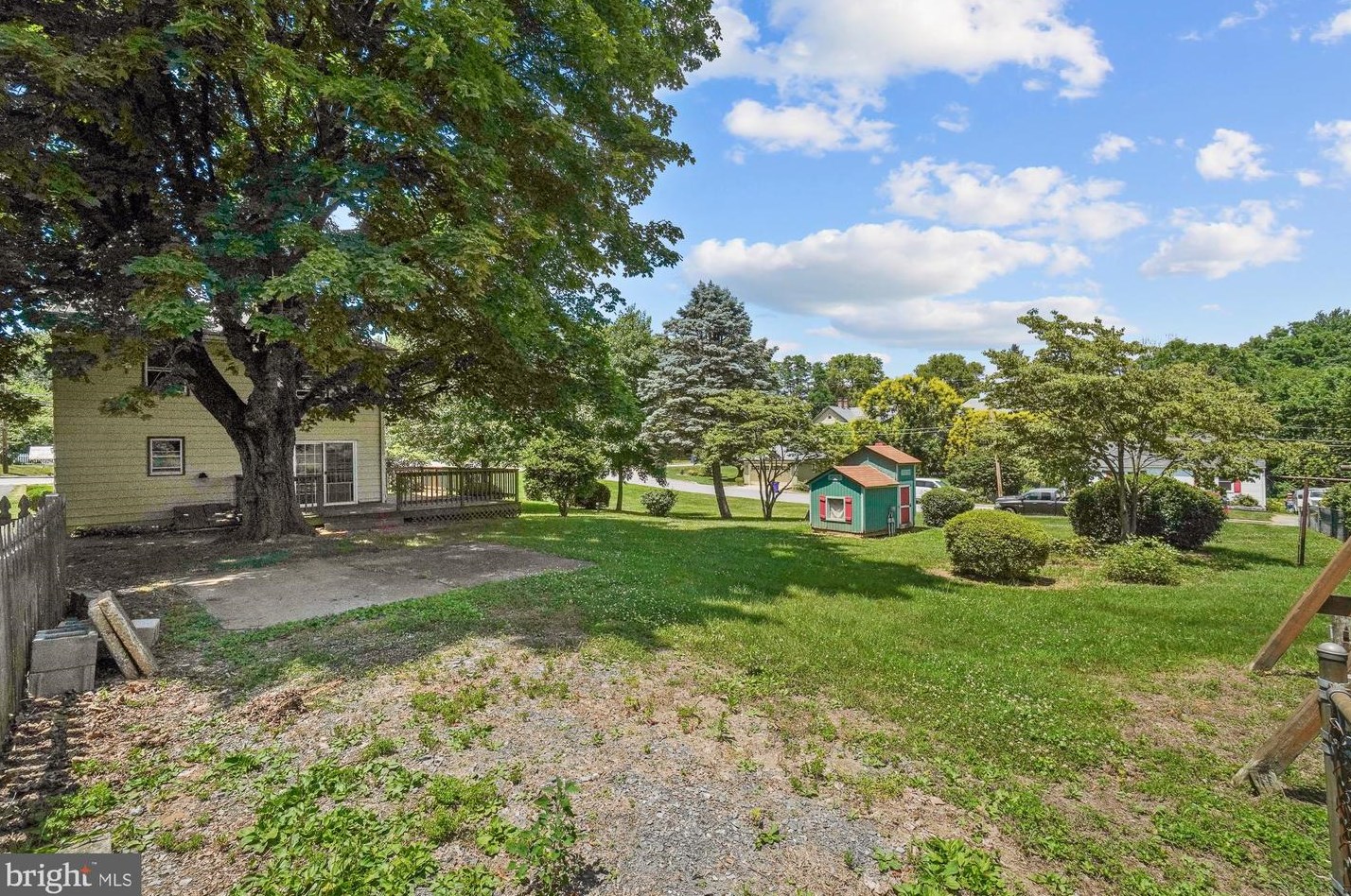 303 Park Ave, Mount Airy MD  21771-5470 exterior