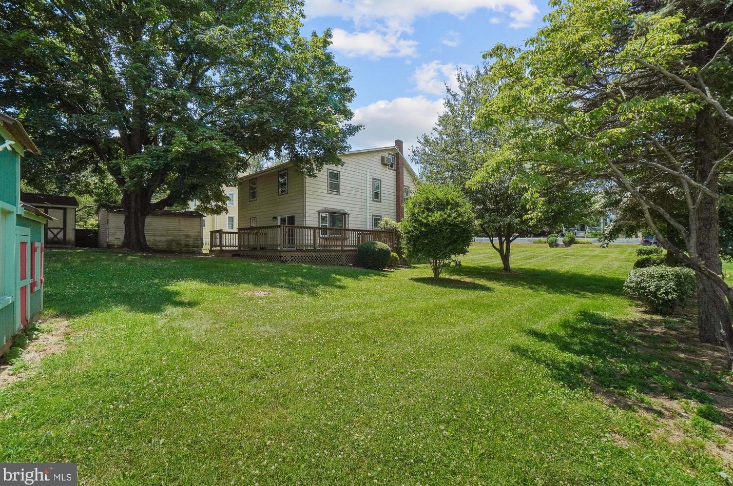 303 Park Ave, Mount Airy MD  21771-5470 exterior