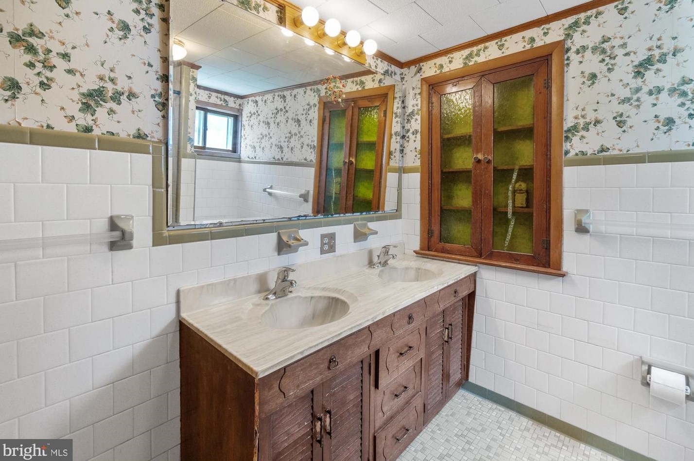 303 Park Ave, Mount Airy MD  21771-5470 exterior