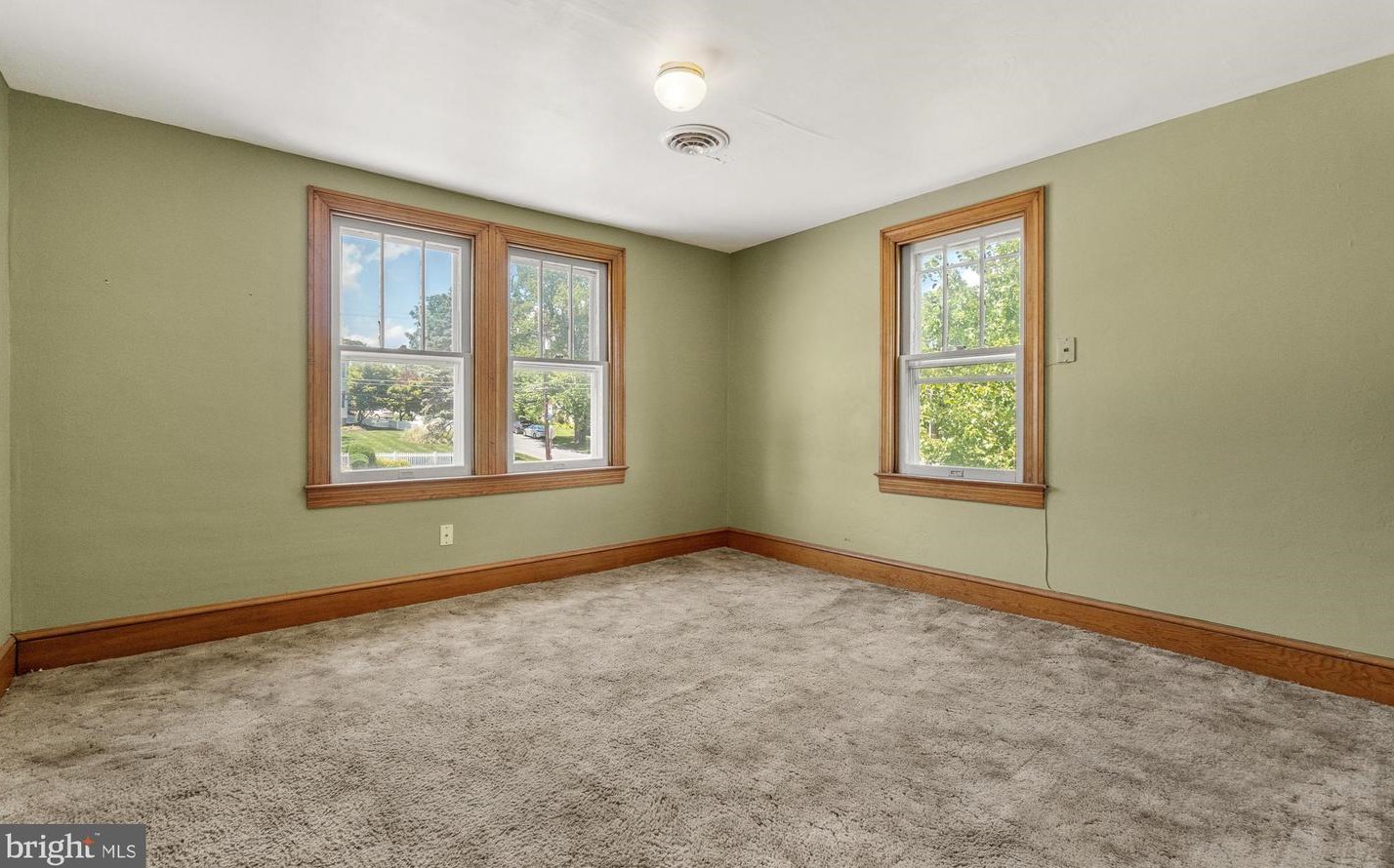 303 Park Ave, Mount Airy MD  21771-5470 exterior