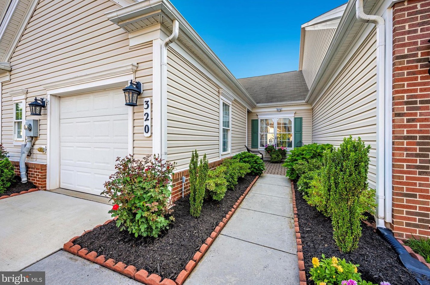 320 Butterfly Dr, Taneytown, MD 21787-1542