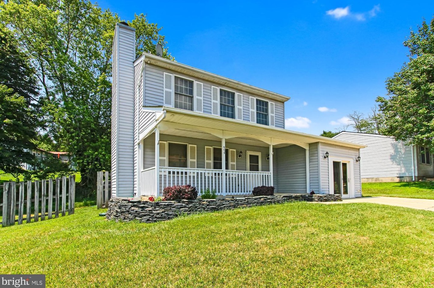 4279 Sycamore Dr, Hampstead, MD 21074-2359