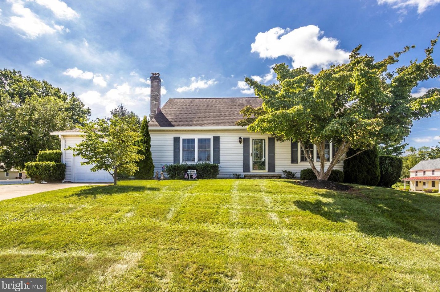 2 Kings Dr, Taneytown, MD 21787-2332