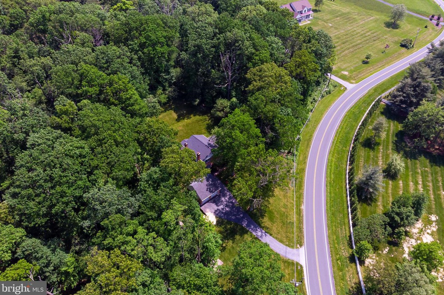 6111 Cabbage Spring Rd, Mount Airy MD  21771-8004 exterior