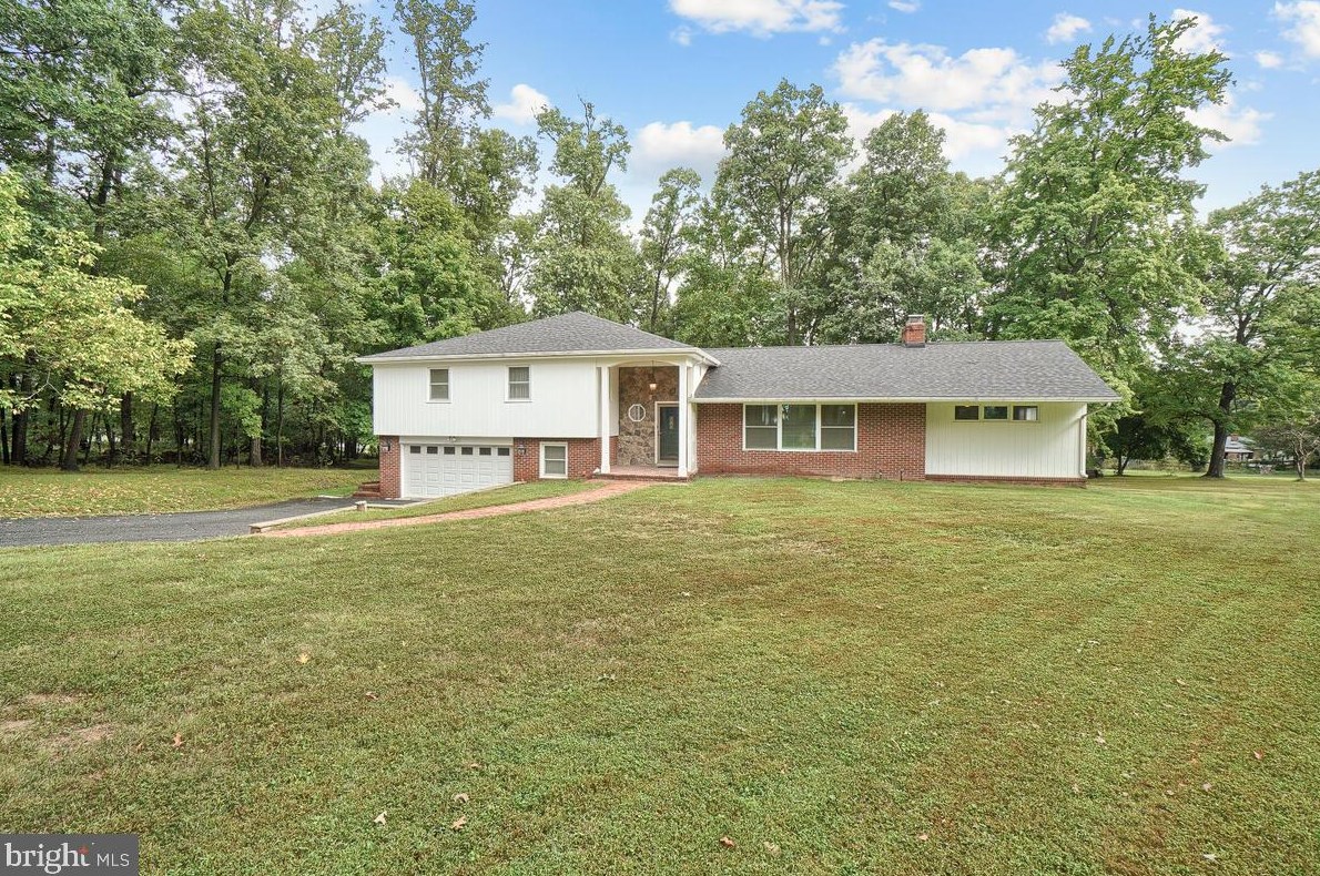 4520 Hickory Ln, Mount Airy, MD 21771-4210