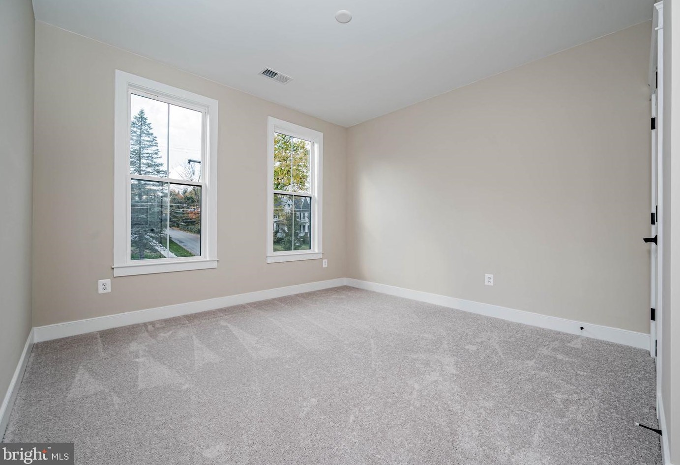 301 Park Ave, Mount Airy MD 21771-5424 exterior