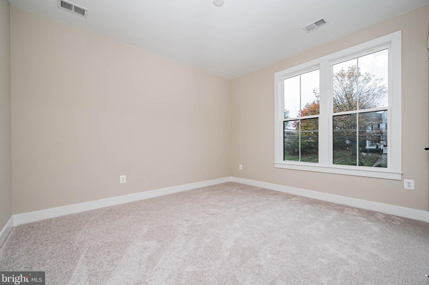 301 Park Ave, Mount Airy MD 21771-5424 exterior