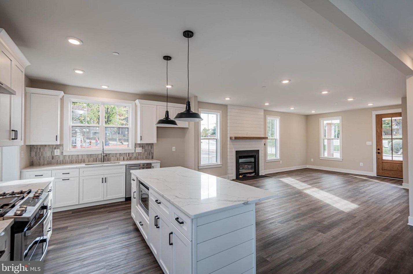 301 Park Ave, Mount Airy MD 21771-5424 exterior