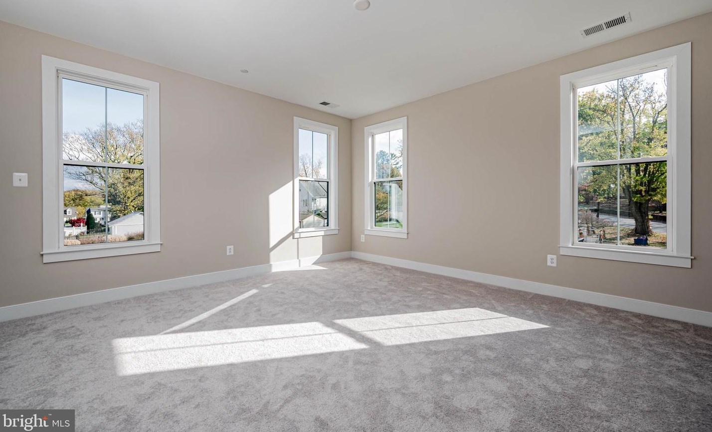 301 Park Ave, Mount Airy MD 21771-5424 exterior