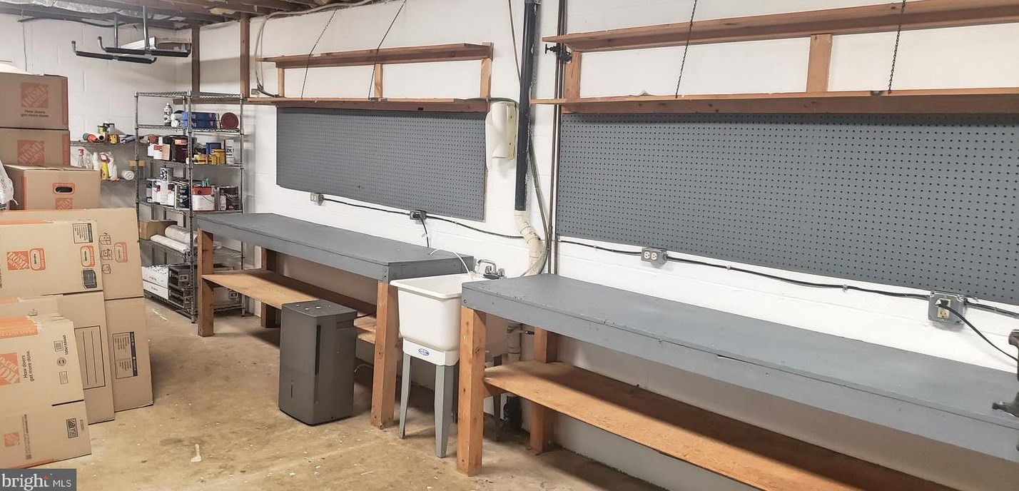 5089 Fleming Rd, Mount Airy MD 21771-8710 exterior