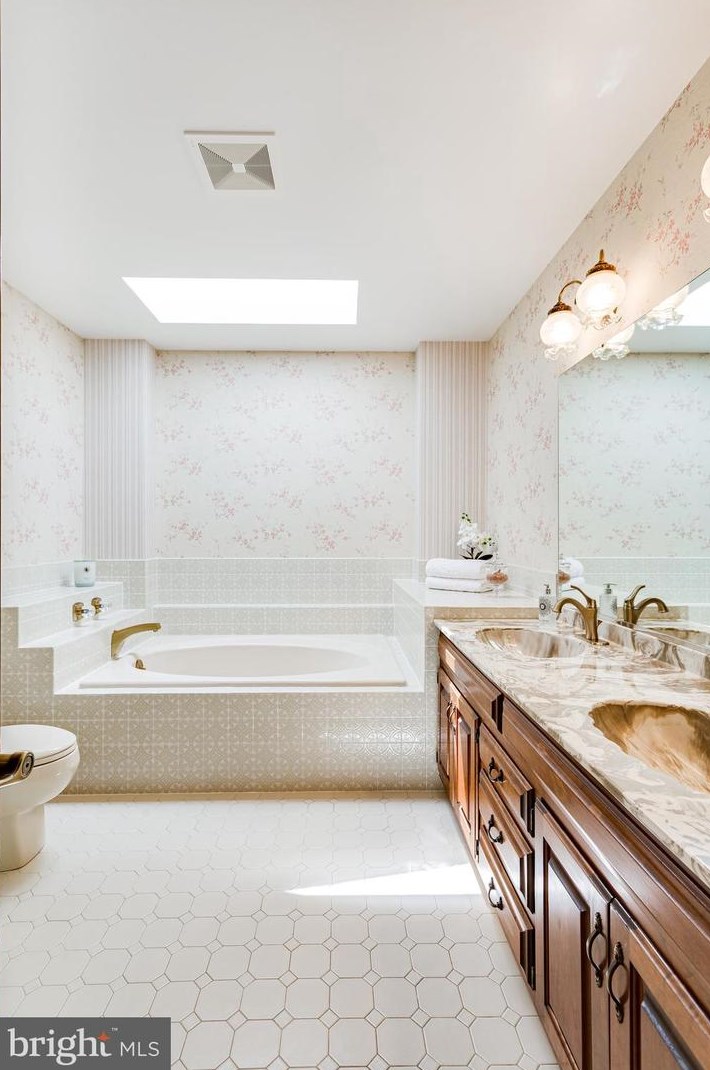 5089 Fleming Rd, Mount Airy MD 21771-8710 exterior