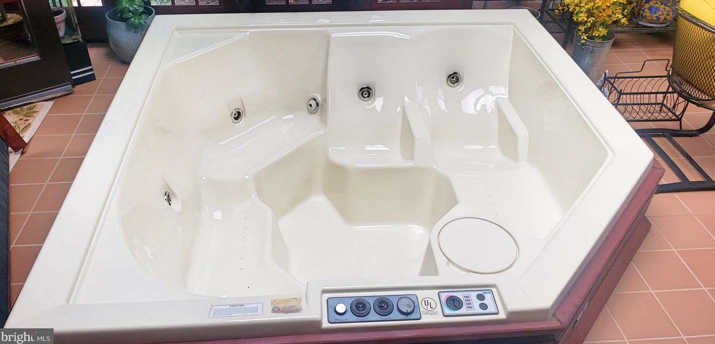 5089 Fleming Rd, Mount Airy MD 21771-8710 exterior