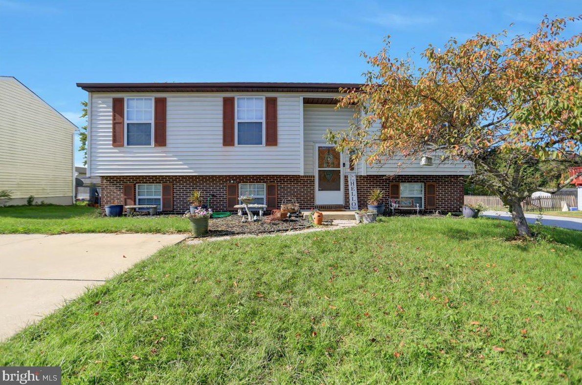 455 4th St, Taneytown, MD 21787-2377