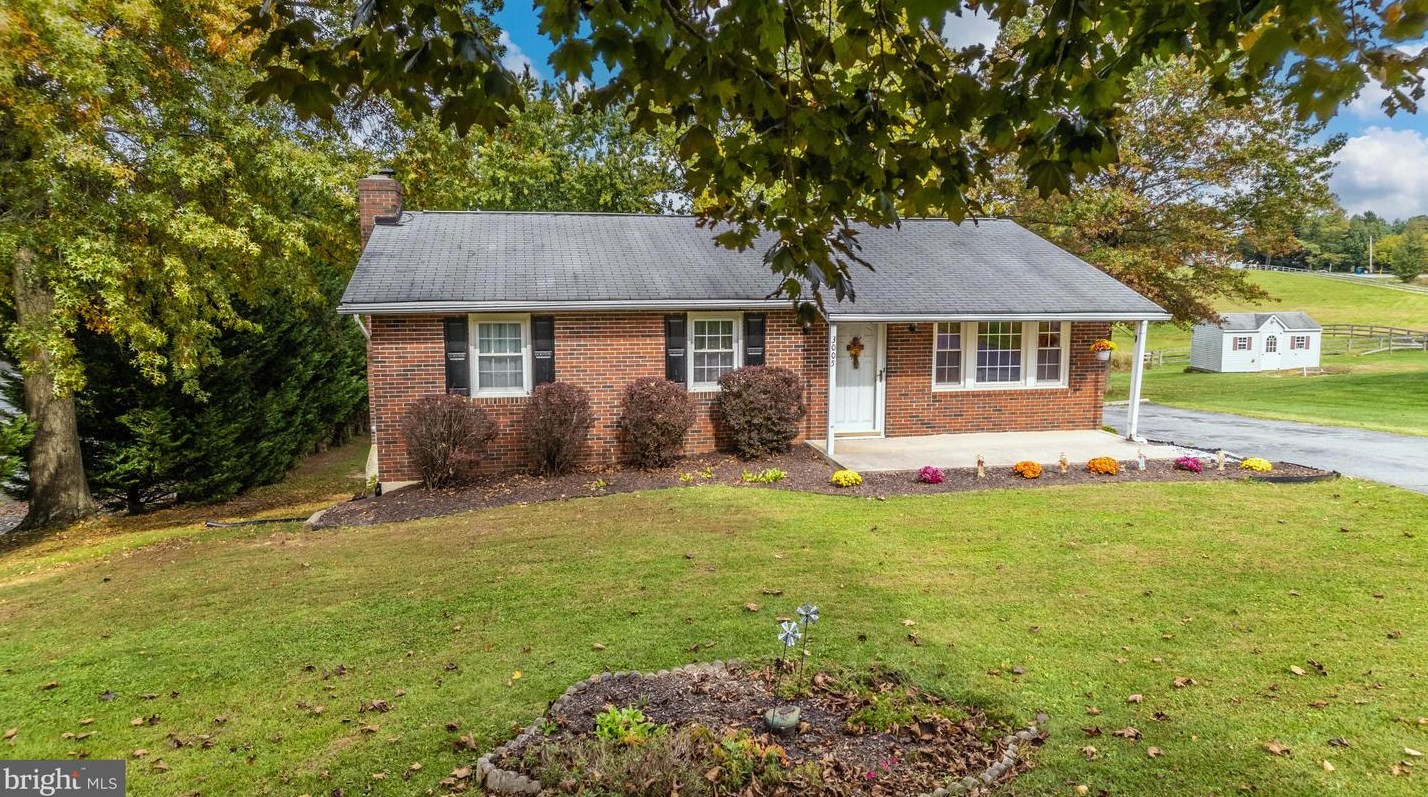 3005 Michael Rd, Mount Airy MD 21771-8922 exterior